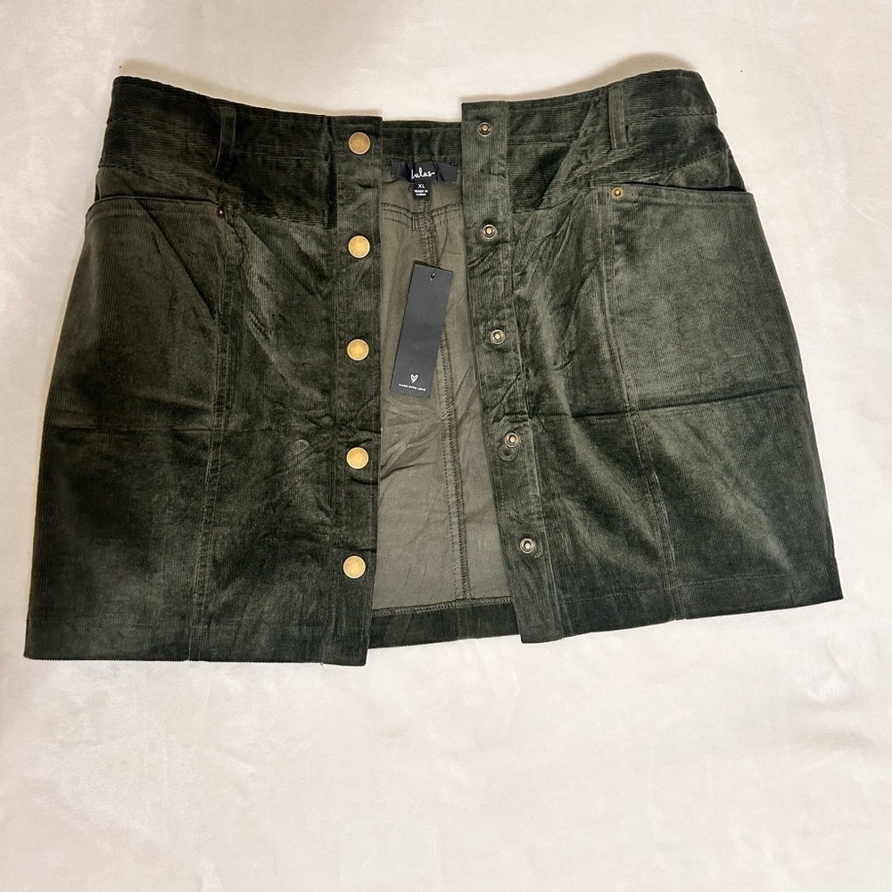 Lulus Olive green corduroy miniskirt with a charming feel
Lulus - Picture 5 of 10